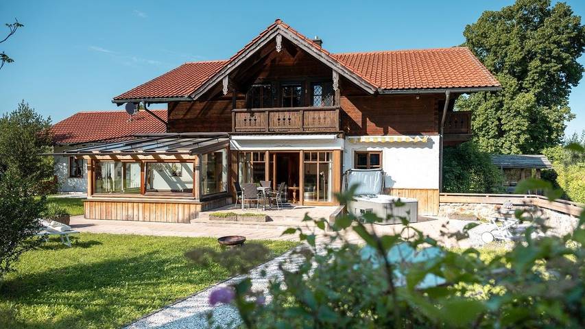 Ferienhaus für 6 Personen, mit Sauna und Whirlpool sowie Garten, mit Haustier in Ainring