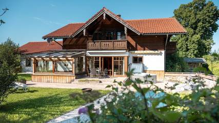 Ferienhaus für 6 Personen, mit Whirlpool und Sauna sowie Garten, mit Haustier im Berchtesgadener Land