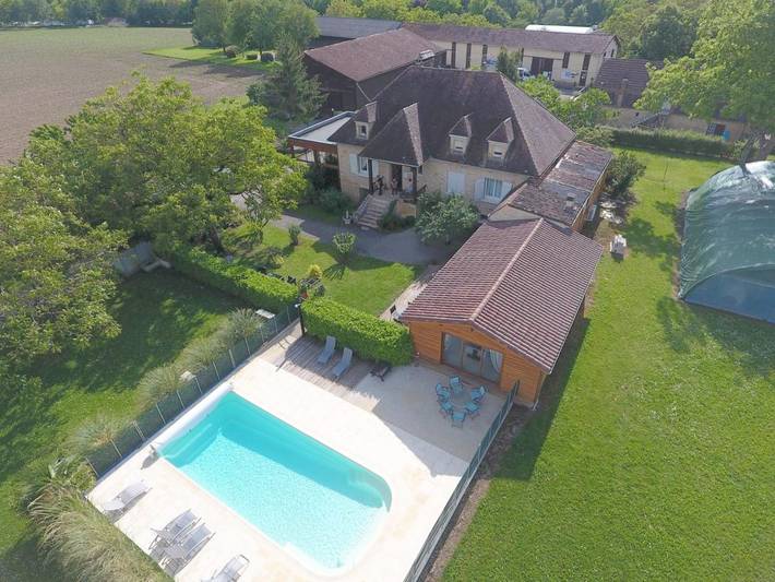 Location de vacances pour 2 personnes, avec piscine ainsi que vue et jardin à Vézac - 4