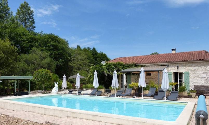 Location de vacances pour 2 personnes, avec piscine et jardin à Saint-Martin-des-Combes