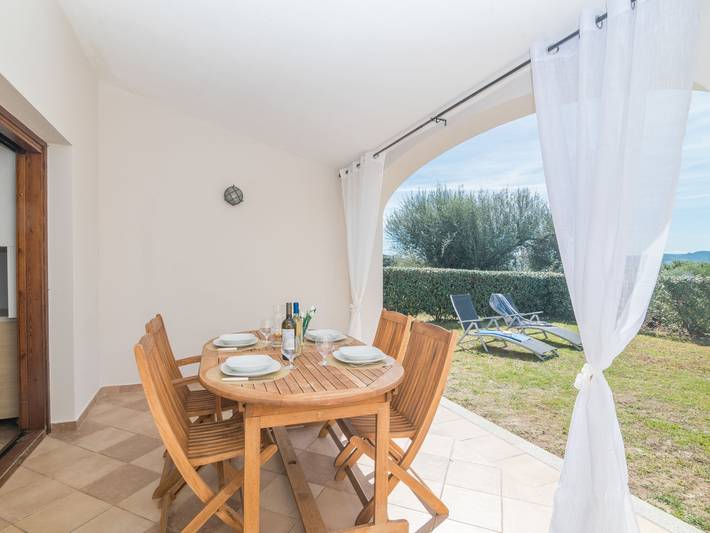 Location de vacances pour 4 personnes, avec bassin pour enfant ainsi que jardin et terrasse à Badesi - 2