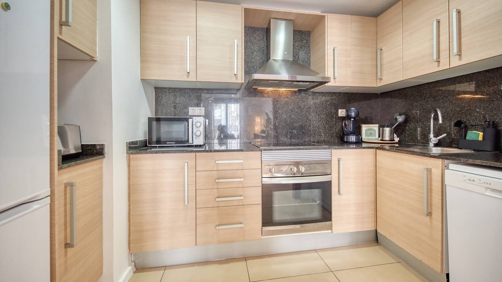 Ganze Wohnung, Ferienwohnung 'Costacabana - Dali' mit Gemeinschaftspool, Balkon und Wi-Fi in Central Lloret de Mar, Lloret de Mar