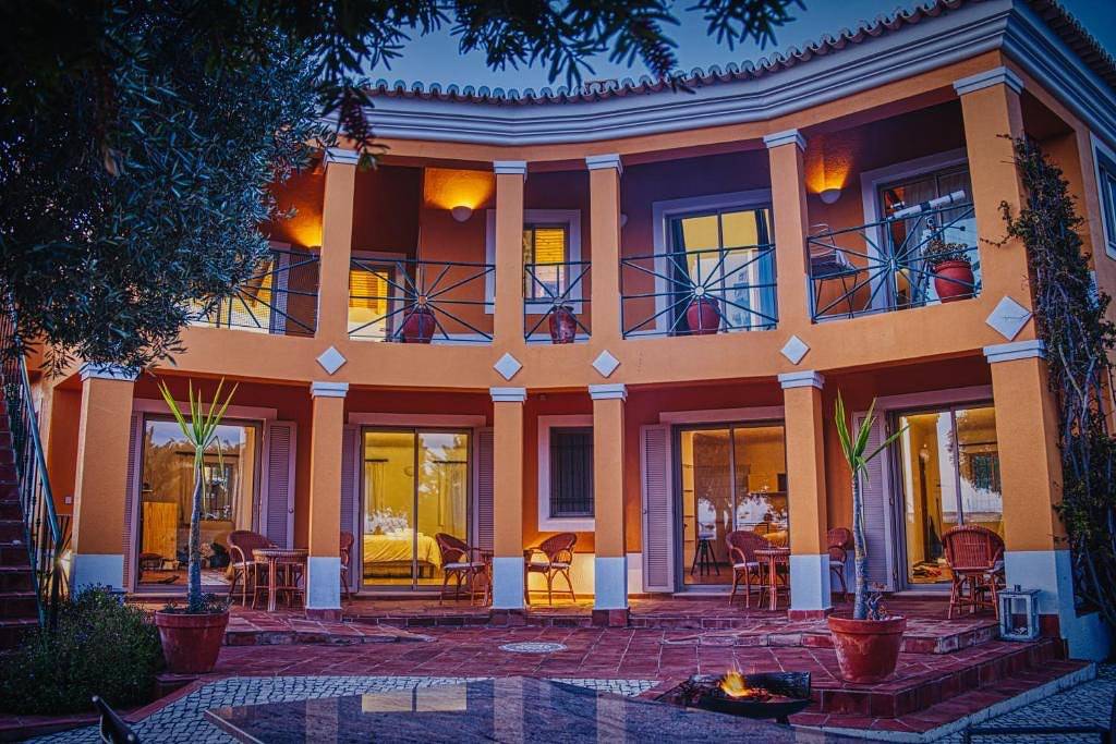Ganze Ferienwohnung, Apartment Sleeps 2 with Pool and Garden in São Sebastião, Lagos