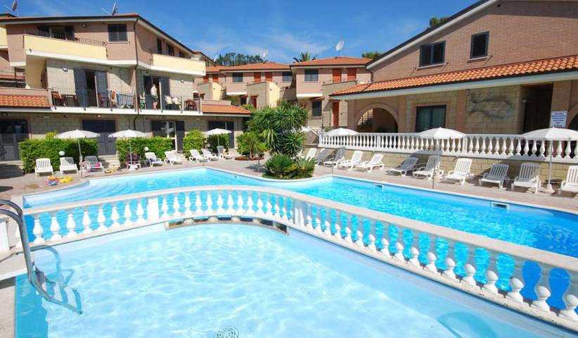 Casa vacanza per 3 persone, con balcone e piscina nonché panorama - 1