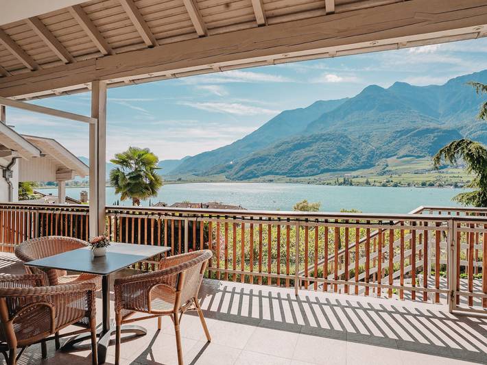 Ferienwohnung für 5 Personen, mit Seeblick und Balkon sowie Garten am Kalterer See