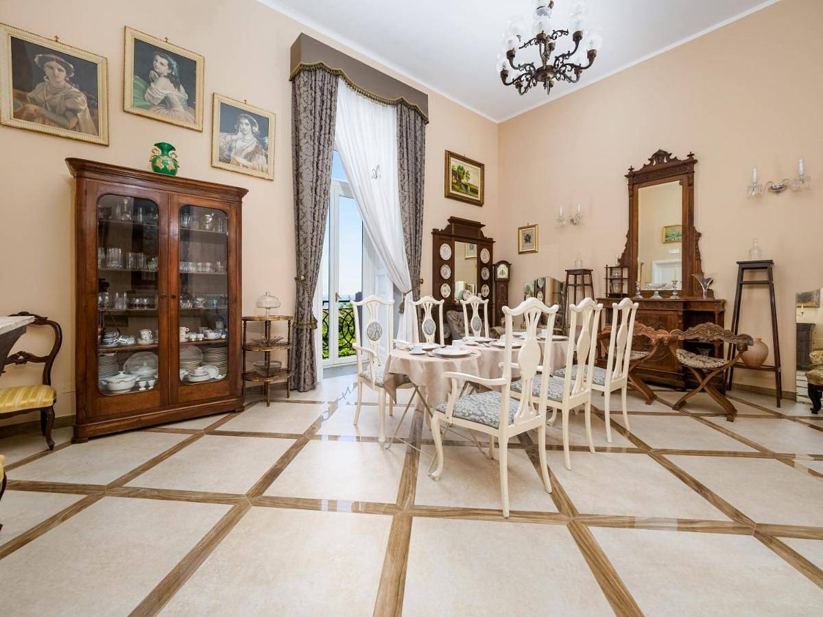 De Vivo Realty - Coco's Apartments in Meta, Sorrento Coast