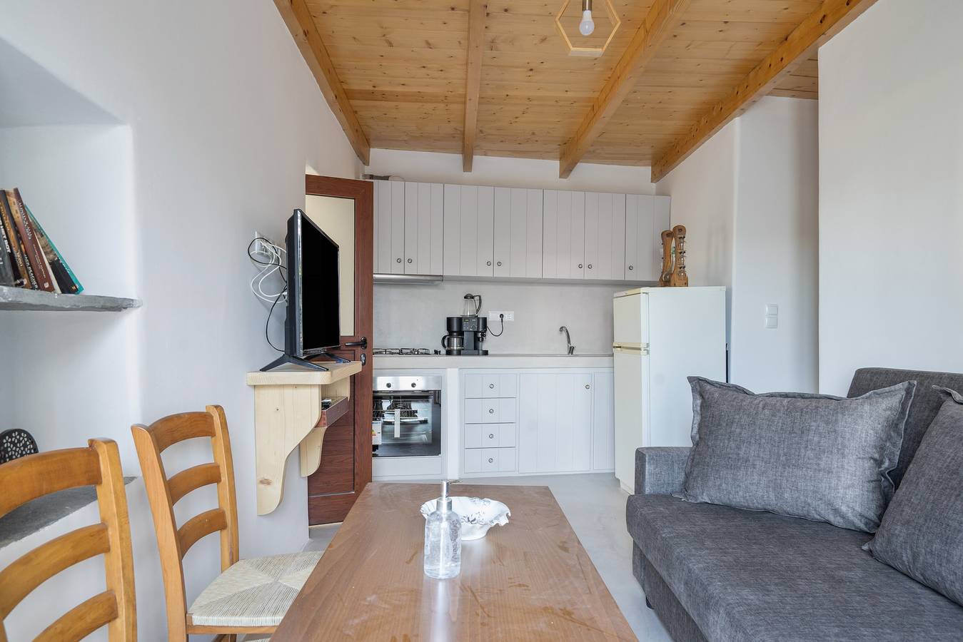 Hel lejlighed, Apartment 'Angel's  2' with Shared Terrace, Wi-Fi and Air Conditioning in Kithira