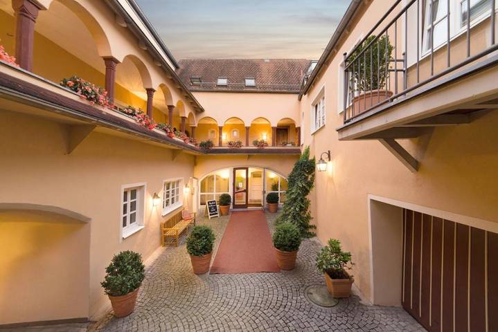 Hotel für 4 Personen, mit Balkon und Ausblick in Pfarrkirchen