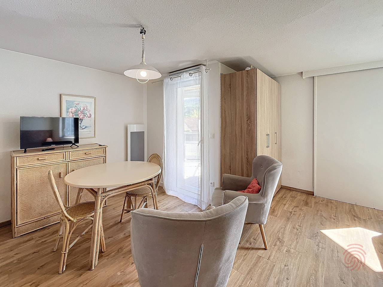 Entire studio, Cozy Studio with Terrace near Thermal Baths in Scenic Lamalou in Lamalou-les-Bains, Béziers region