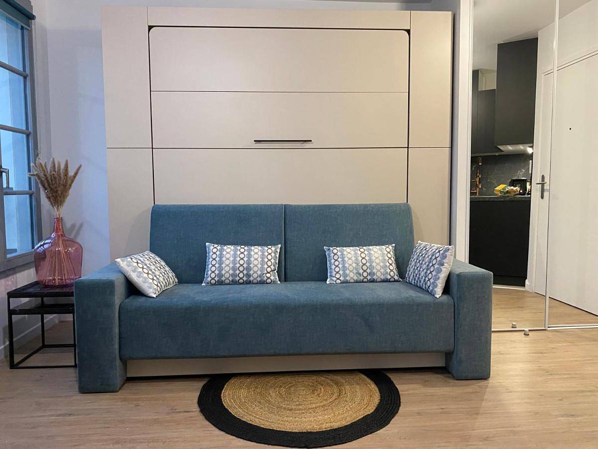 Appartement entier, Studio Apartment in Pontoise, Val-d'Oise