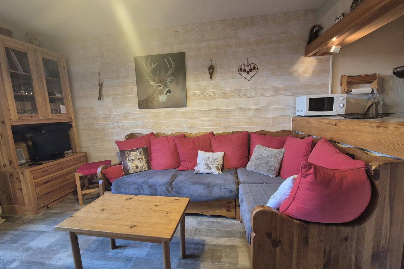 Appartement entier, Appartement familial au Revard – Vue imprenable et accès direct aux pistes in Le Revard, Les Déserts