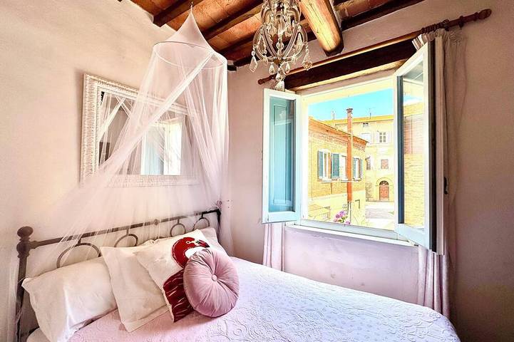 Atemberaubende, geräumige Villa Gioiella mit vier Schlafzimmern an der Grenze zwischen Umbrien und der Toskana in Castiglione del Lago, Lago Trasimeno