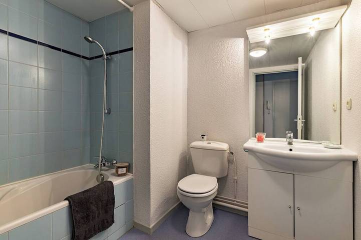 Ganze Wohnung, T2 700 m from town center and 1200 m from the grotto in Lourdes, Hautes-Pyrénées