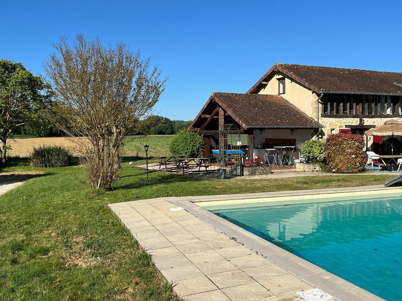 Holiday Home "Domaine Logis Gascogne, Gîte 1": Mountain View, Pool, and Wi-Fi Included in Saint-Justin (Gers), Gers