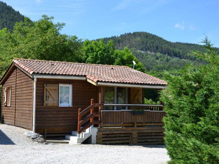 Gîte pour 4 personnes, avec terrasse et piscine, animaux acceptés à Roquefeuil