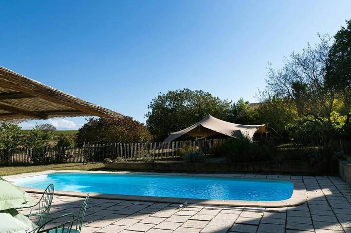 Location de vacances pour 18 personnes, avec terrasse et piscine à Roullens - 2