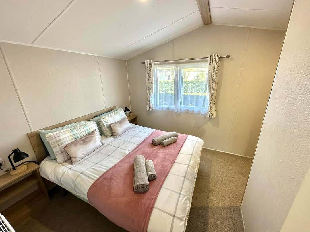 Trecco Bay - Sleeps 6 - Pet Friendly - Parking in Porthcawl, Bridgend region