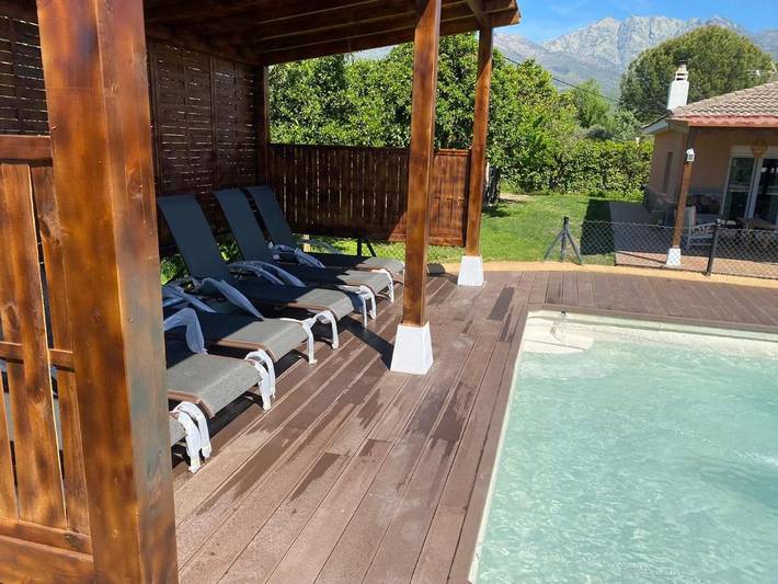 Chalet para 18 personas, con Jacuzzi y Terraza además de Jardín y Piscina para niños en Provincia de Ávila