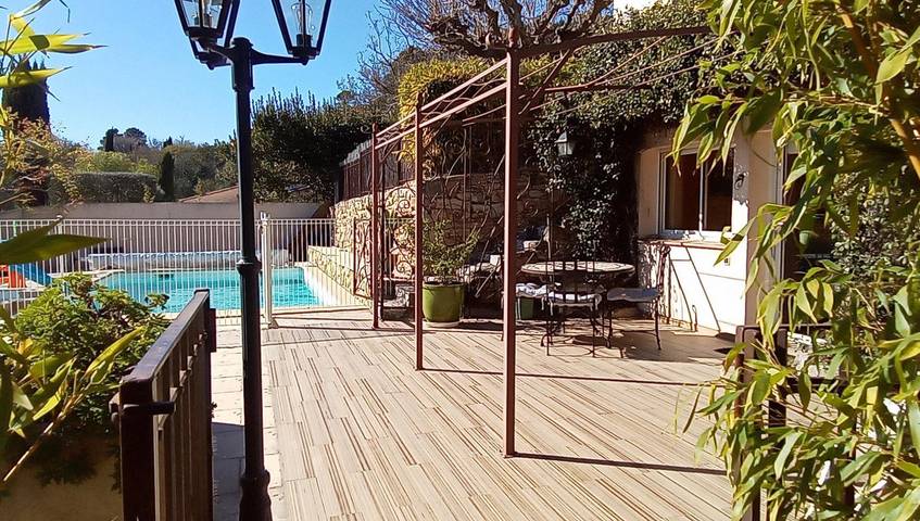 Gîte pour 4 personnes, avec piscine ainsi que vue et jardin dans le Var - 2