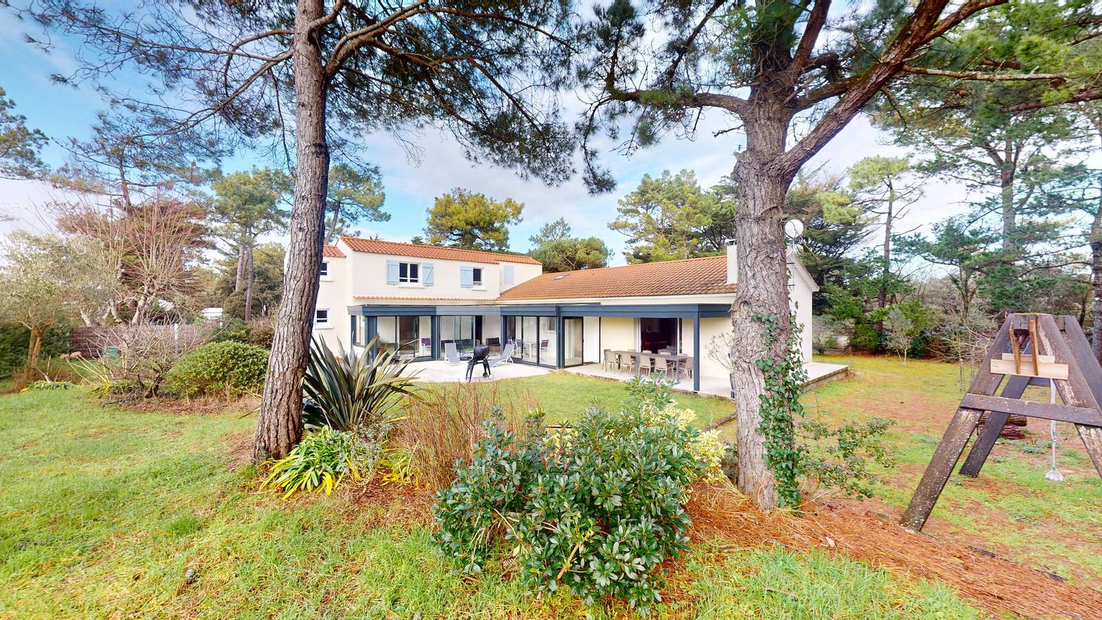 Villa Mabhep - Aire de jeux, plage 500m, 10 pers in Saint-Jean-de-Monts, Vendée