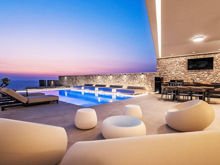 Ferienhaus für 7 Personen, mit Balkon und Terrasse sowie Garten und Pool in Rhodos Stadt