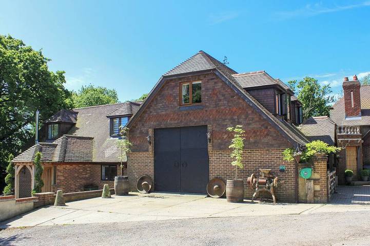 Cottage for 9 people, with hot tub and garden in Kent