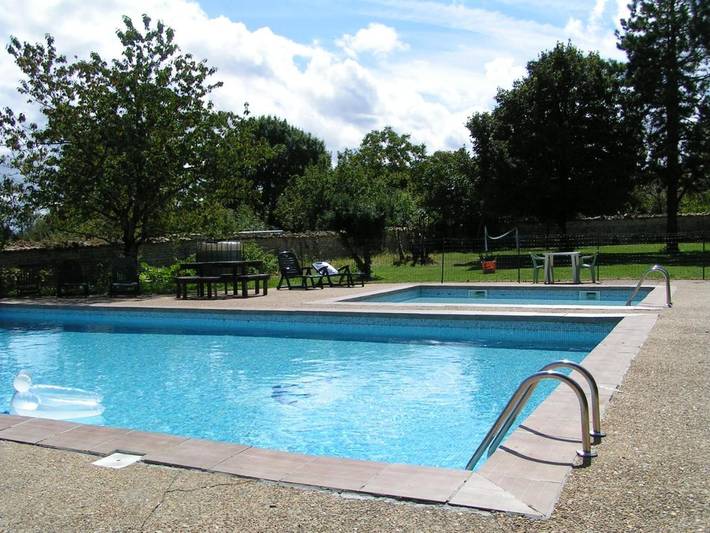 Location de vacances pour 8 personnes, avec piscine ainsi que jardin et vue, adapté aux familles à Dœuil-sur-le-Mignon - 2