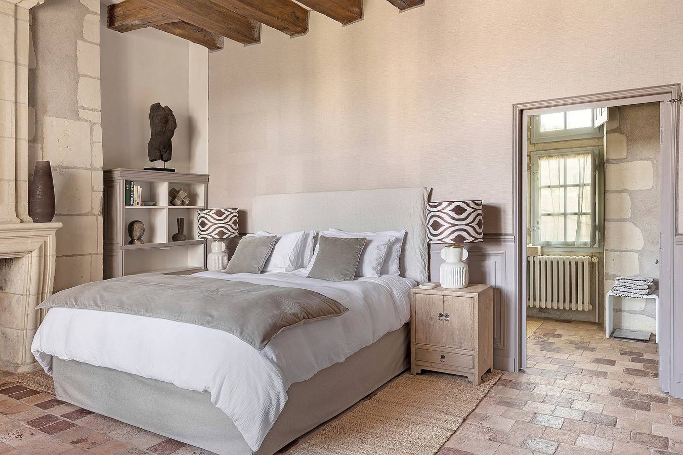 Chambre « Napoléon » avec piscine partagée, terrasse partagée et Wi-Fi in Restigné, Vallée de la Loire