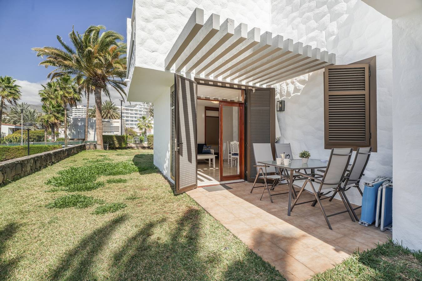Suite Villa Rucaba – Tuin en zwembad in het centrum van Playa de Las Américas in Playa de Troya, Adeje