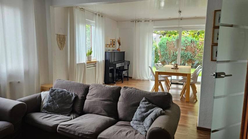 Ferienwohnung für 7 Personen, mit Terrasse und Garten sowie Seeblick und Ausblick