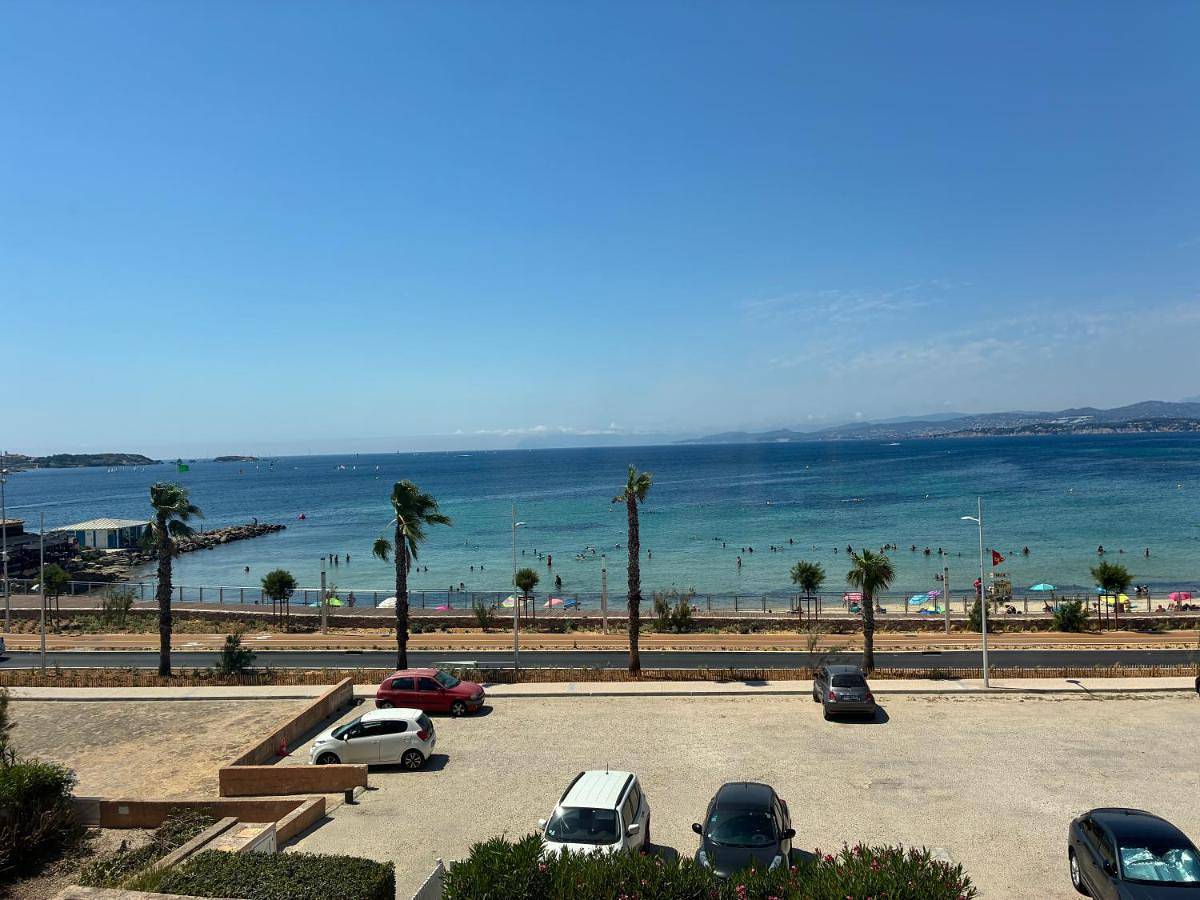 Appartement entier, "Le 63 aux Charmettes" Au Brusc Vue Mer Parking Wifi etc inclus in Le Brusc, Six-Fours-les-Plages