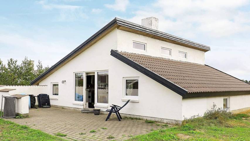Ferienhaus für 7 Personen, mit Terrasse und Whirlpool in Vorupør