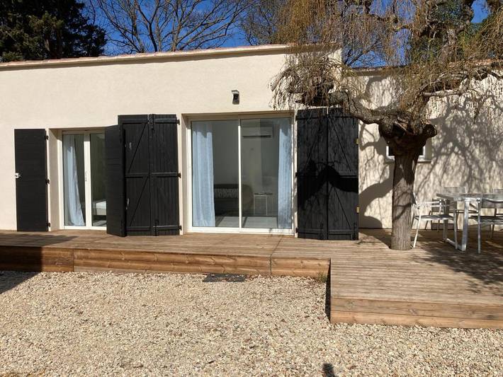 Location de vacances pour 2 personnes, avec terrasse ainsi que piscine et jardin à Ventabren - 2