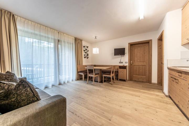 Ganze Wohnung, Ferienwohnung "Le Table B" mit Bergblick, Garten und Wlan in San Vigilio di Marebbe, Enneberg