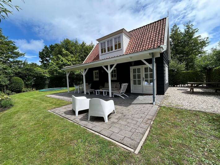 Ferienhaus für 4 Personen, mit Terrasse und Garten