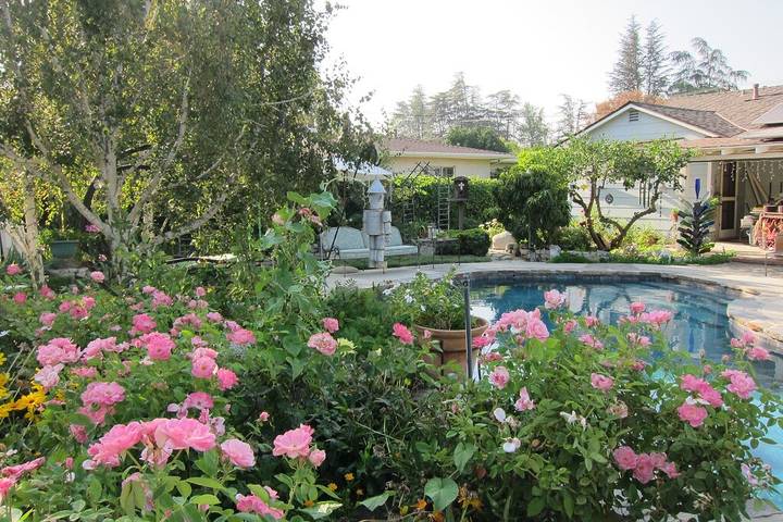 Apartamento para 2 personas, con jacuzzi y terraza además de jardín y piscina en California