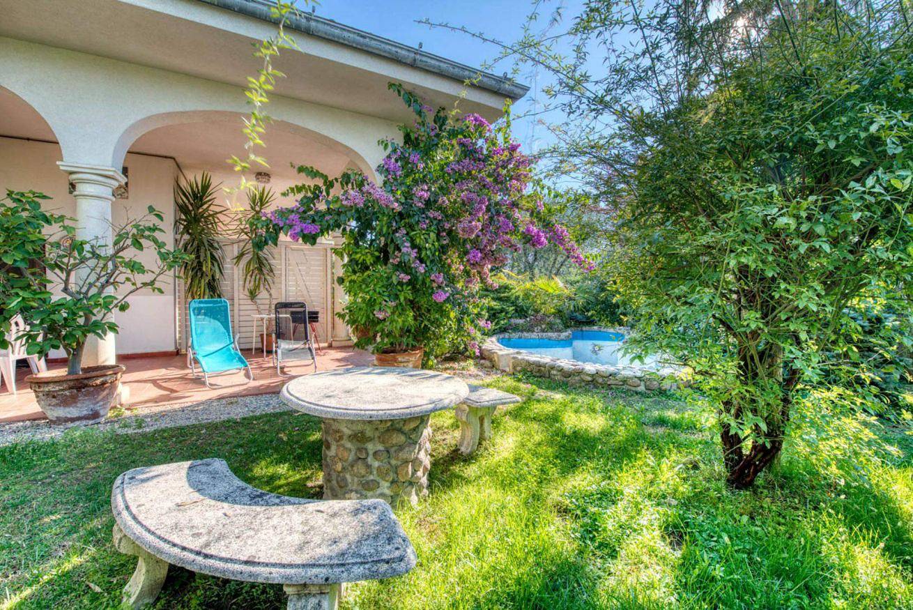 Ganze Wohnung, Apartmentsgarda - Residenza Bouganville in Garda, Gardasee-Berge