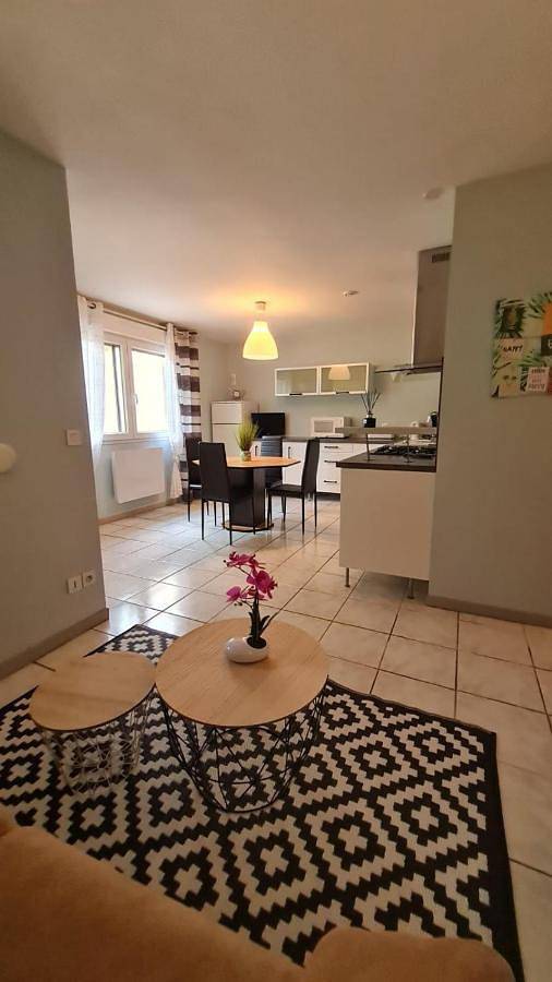 Location de vacances pour 6 personnes, avec terrasse ainsi que piscine et jardin à Gramat - 4