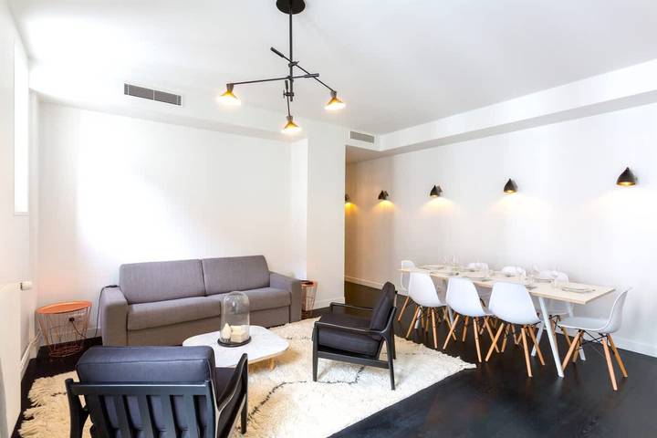 Gîte pour 8 personnes, adapté aux familles dans Musée Grévin - 2