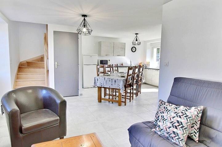 Gîte pour 4 personnes, avec jardin à Férel