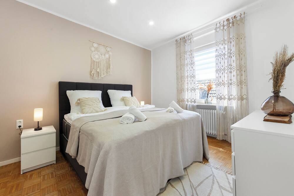 Ganze Wohnung, Stay-Cozy! City-Apartment mit Boxspringbett in der Fußgängerzone inkl Parkplatz in Aschaffenburg, Mainviereck