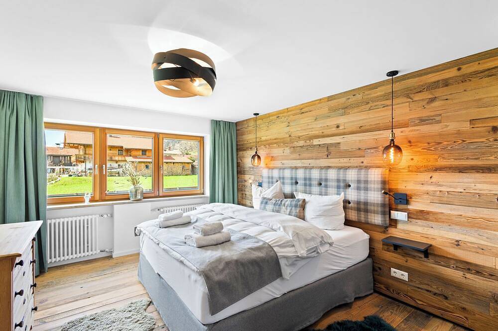 Ganze Wohnung, Deluxe Suite | Pool, Sauna & Bergblick in Reit im Winkl, Bayerische Alpen