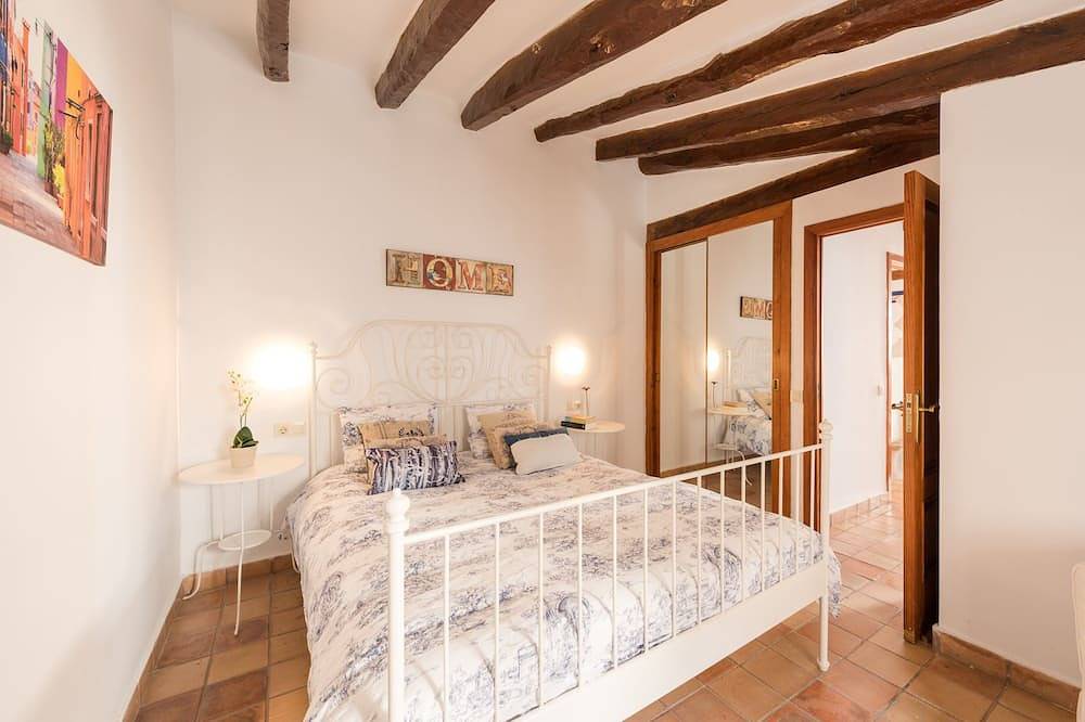 House in Valldemossa center, 5 people, private roof terrace, outstanding views in Valldemossa, West Majorca