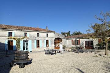 Gîte pour 8 personnes, avec jardin à Saint-Dizant-du-Gua