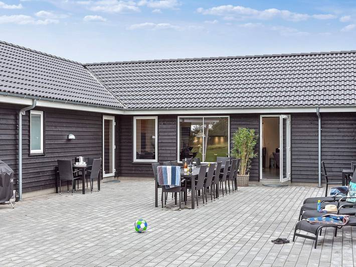 Vacation rental for 20 people, with Terrace and Pool in Zealand