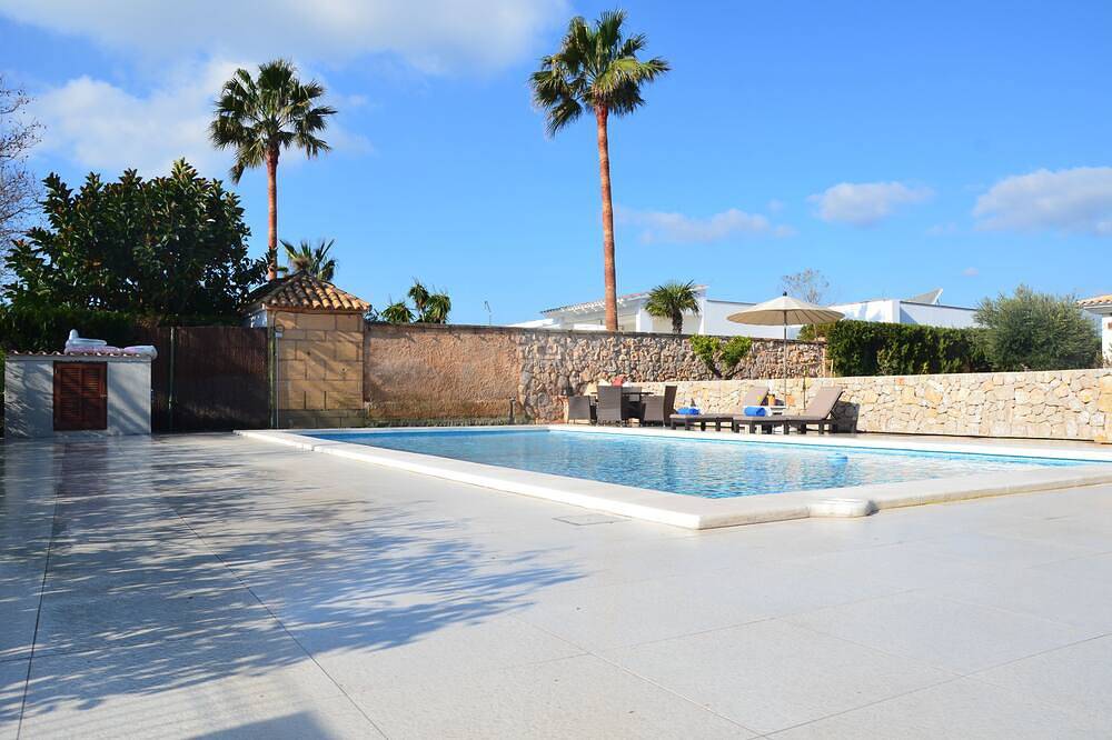Luz de Sol ist eine fantastische neu gebaute Strandvilla, 25 Meter vom Strand entfernt in Costa dels Pins, Son Servera