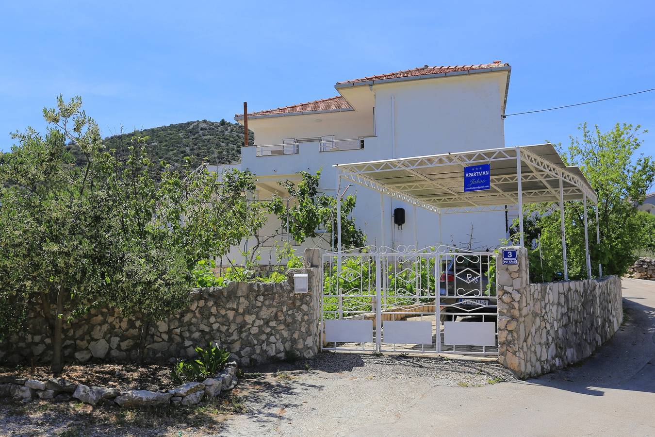 Cały apartament, Trzypokojowy apartament z tarasem i widokiem na morze Vinisce, Trogir A-11029-d in Vinisce, Żupania splicko-dalmatyńska