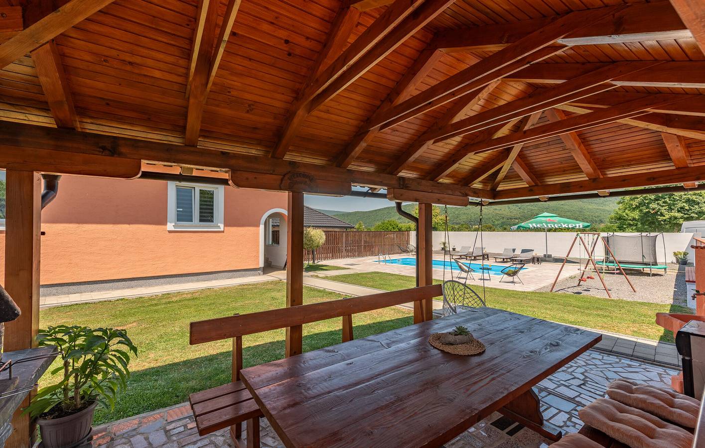 Ferienhaus für 7 Personen mit Terrasse in Prozor, Lika-Senj