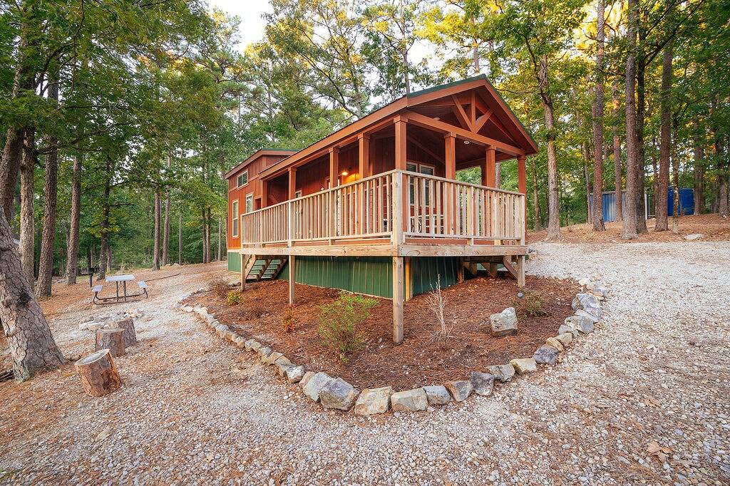 Lake House Cottage at Safe Harbor Brady Mountain on Lake Ouachita! in Lake Ouachita