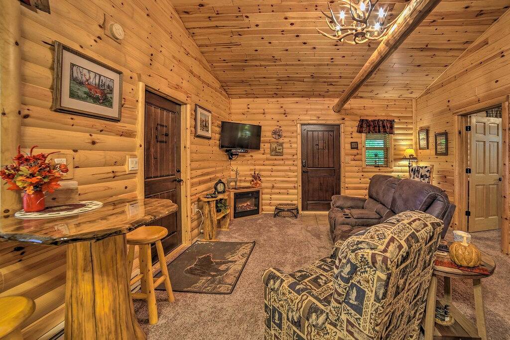 Updated Manistique Log Cabin, Yard & Fire Pit in Schoolcraft County